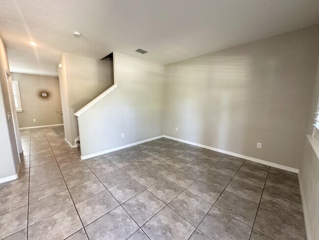 Foto del edificio - Charming 3-Bed Oasis with 2.5 Baths in Beautiful Bexley!