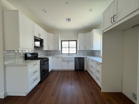 Foto del edificio - 7507 Hesperia Ave