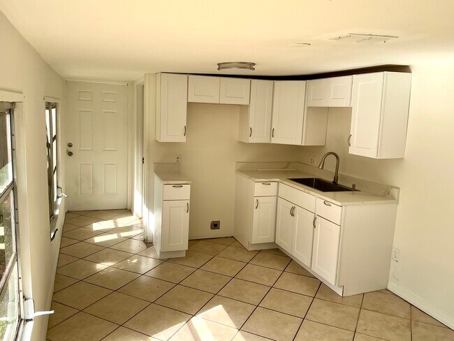 Foto del edificio - 3495 Forest Dr