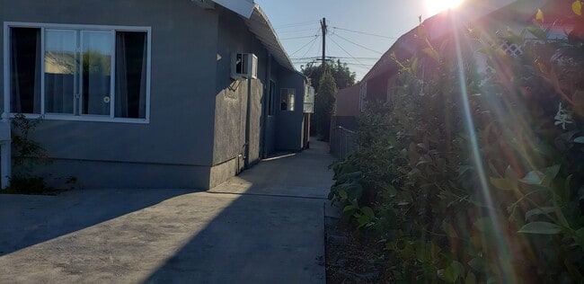 Building Photo - 5027 Dalton Ave