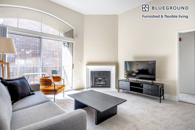 Building Photo - 2245 S Beverly Glen Blvd