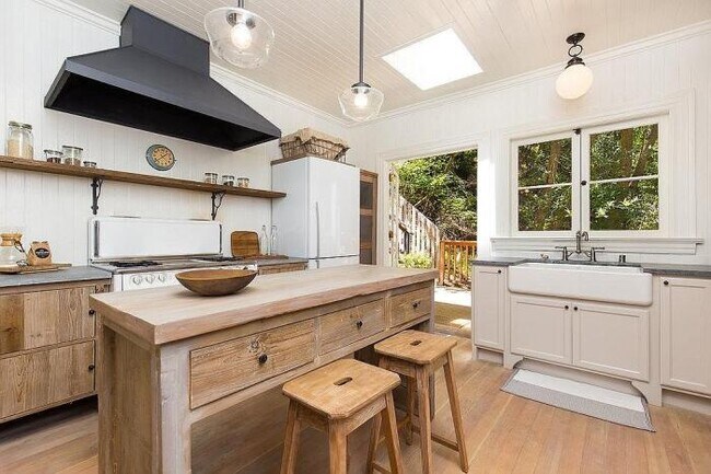 Building Photo - 4 bedroom in Mill Valley CA 94941