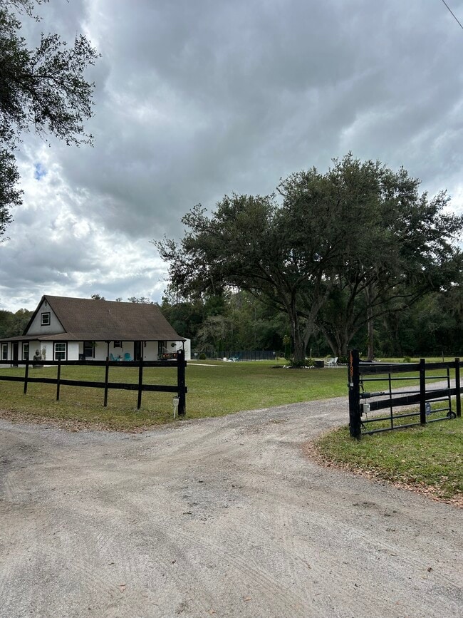 Building Photo - 10730 Crystal Springs Rd