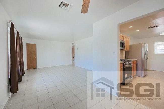 Building Photo - BEAUTIFUL 5 BEDROOM HOME RIGHT BY ASU!