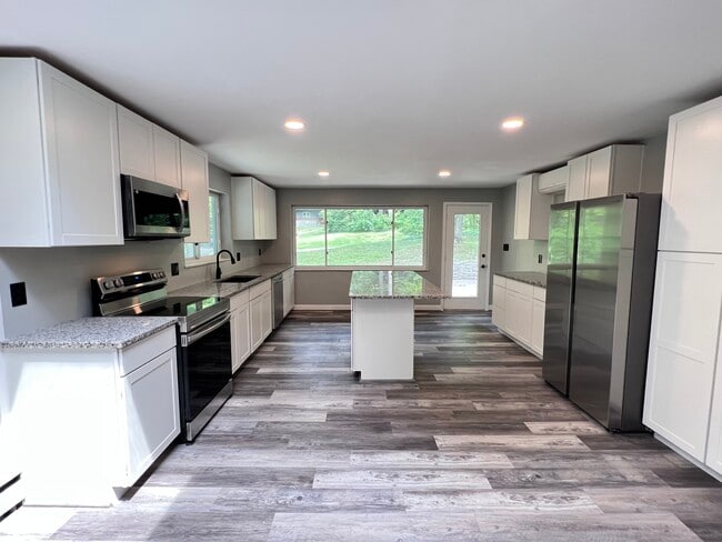 Foto del edificio - 9499 Maple Knoll Dr