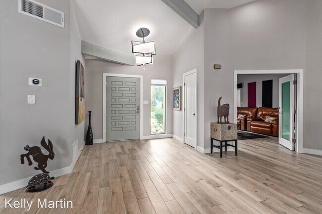 Building Photo - 3 br, 2 bath House - 7244 E. Solano