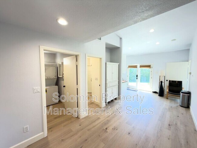 Foto del edificio - 2840 Esturion Pl