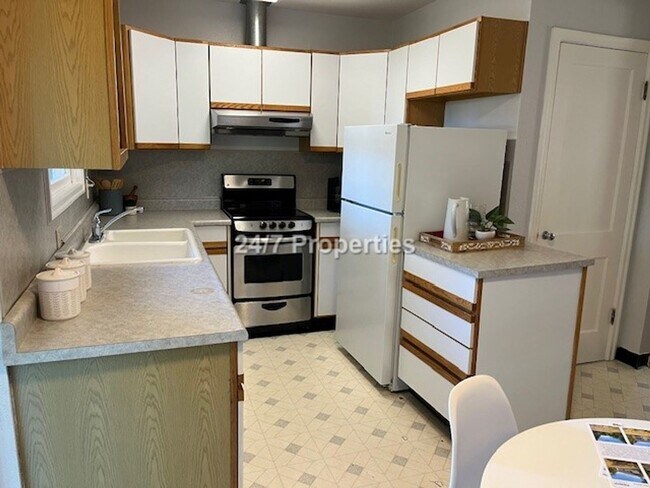 Foto del edificio - 2BD/1BA Portland Home - Fully Fenced Backy...
