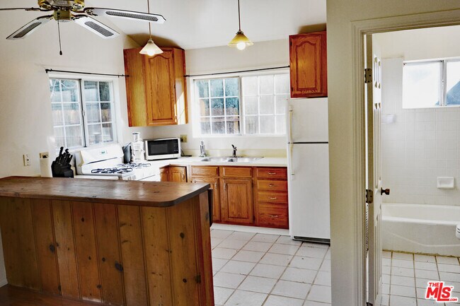 Building Photo - 1675 Happy Trail