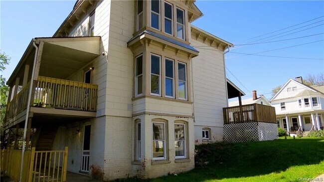 Building Photo - 45 Hanford St