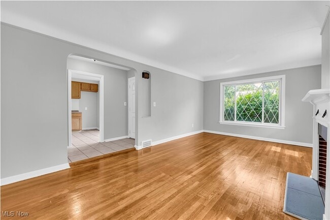 Building Photo - 856 E 237th St