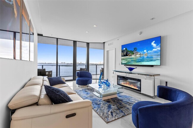 Foto del edificio - 700 NE 24th St