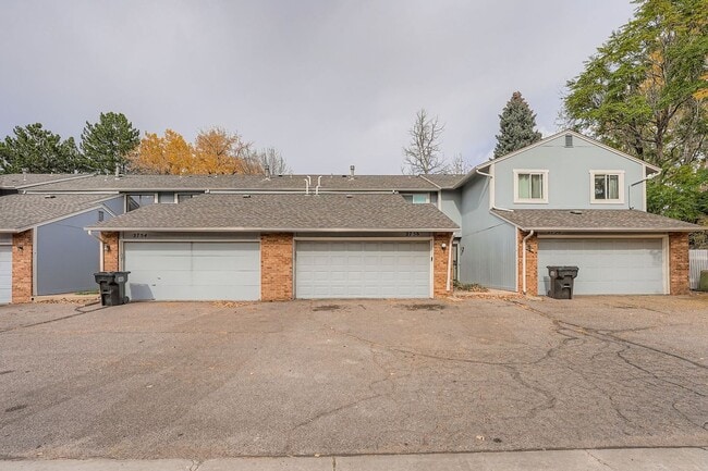 Photo - Fantastic 4 Bed 3.5 Bath in Aurora! House
