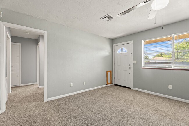 Building Photo - 1029 Hoyt Ave