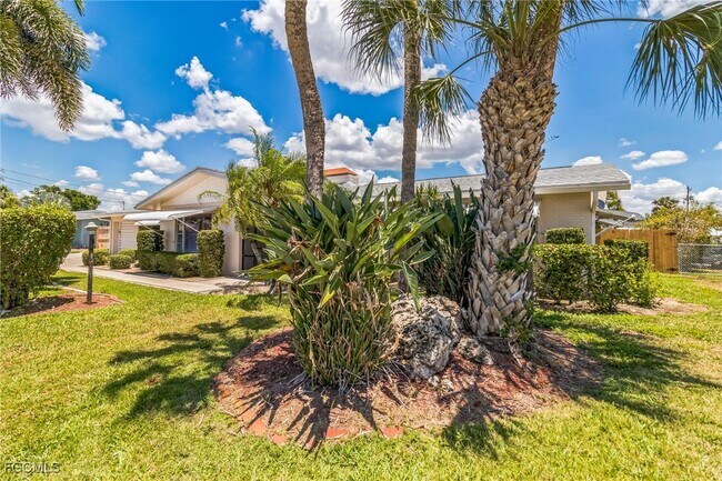 Building Photo - 4330 S Canal Cir