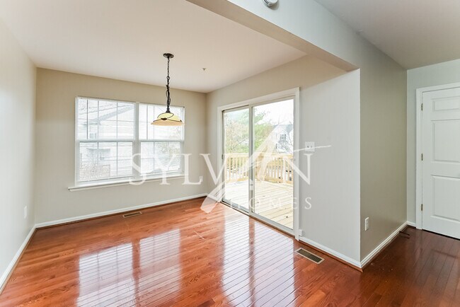 Building Photo - Welcome home to this lovely 3 bedroom, 2.5...