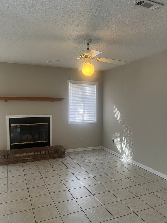 Building Photo - 106 Woodfield Pl