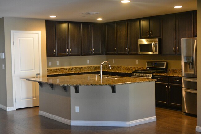 Building Photo - 3013 Camino Sereno Ave