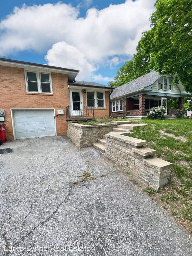 1010 W College St, Independence, MO 64050 House Rental in