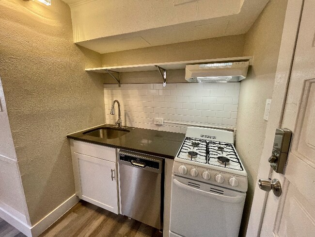 Foto del edificio - 1575 N Gaylord St