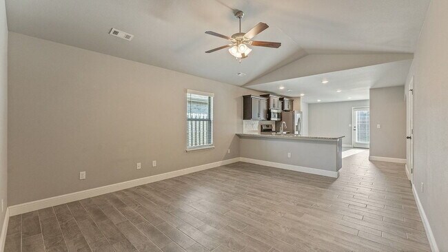 Foto del edificio - "Homey 4-Bedroom House in Bentonville – 1,433 Sq. Ft. of Comfort!"
