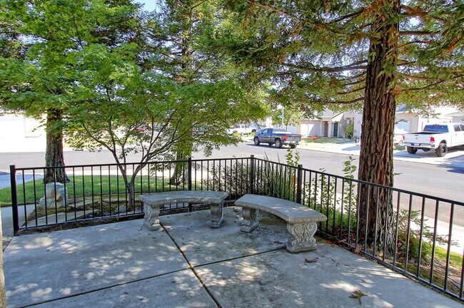 Building Photo - Available Now. Wonderful single story 3BR/...