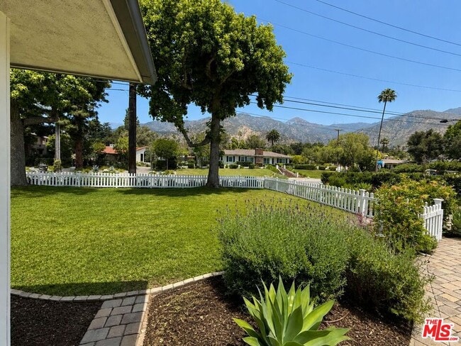 Building Photo - 1796 E Mendocino St