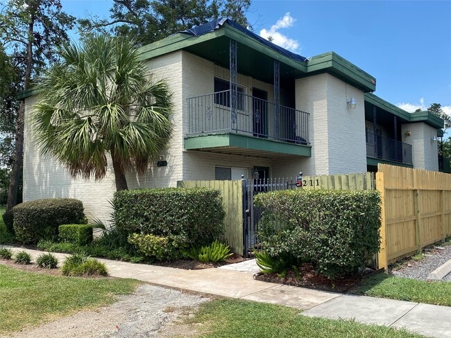 Foto del edificio - 211 W 17th St