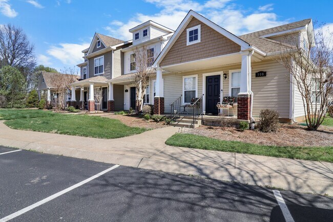 Foto del edificio - 106 Alexander Blvd