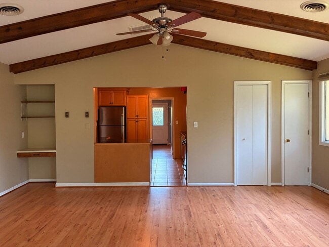 Building Photo - 203 Fleetwood Dr