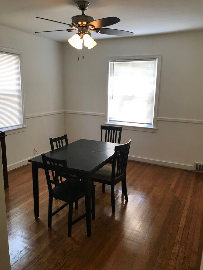 Foto del edificio - 4421 River Rd NW
