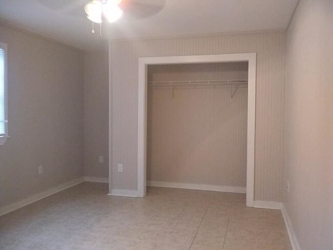 Foto del edificio - 2850 Iroquois St