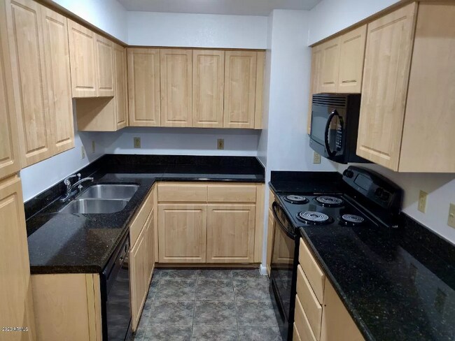 Foto del edificio - 1005 E 8th St