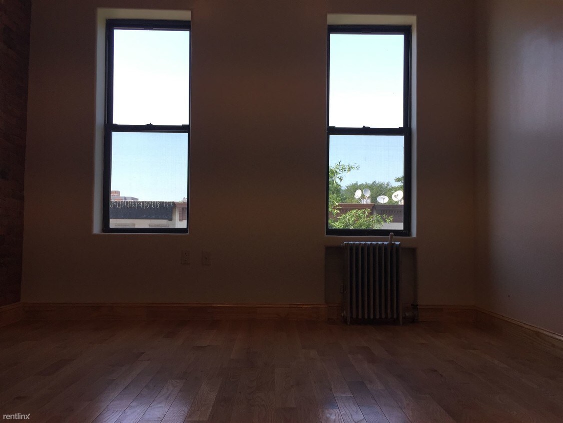 Primary Photo - 500 Bainbridge St