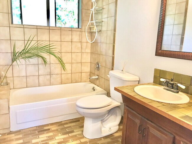 Foto del edificio - 317 Auhana Rd