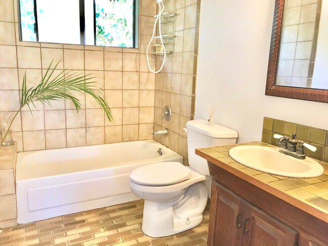 Building Photo - 317 Auhana Rd