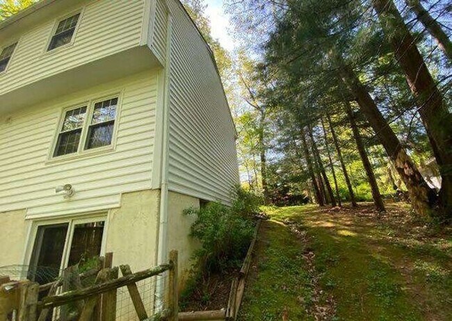 Building Photo - Beautiful Home Ready for Move-in