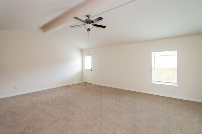 Foto del edificio - 23139 Shakespeare Dr