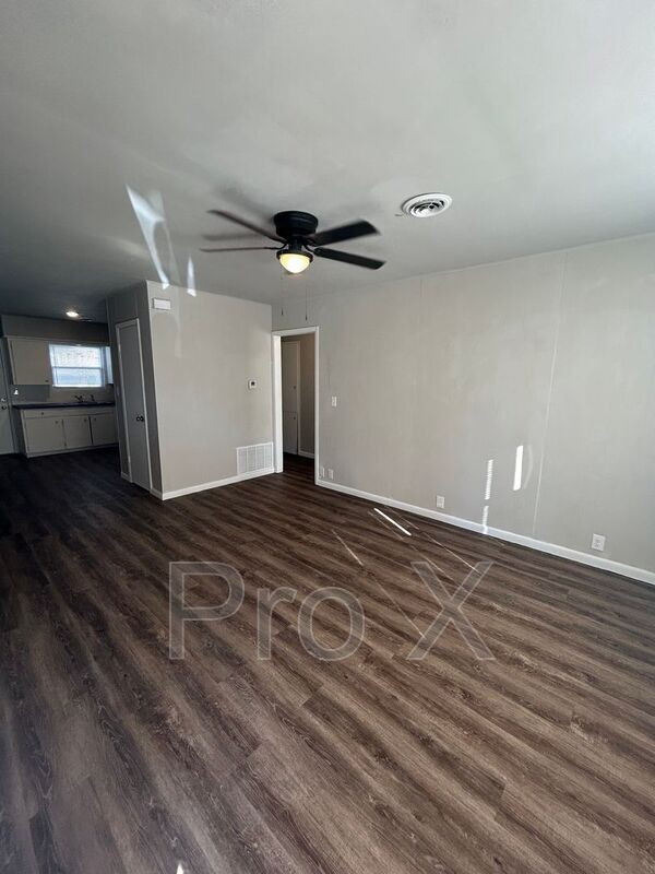Foto del edificio - 704 W Oak St