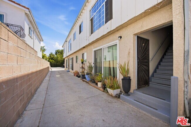 Foto del edificio - 4841 W 18th St