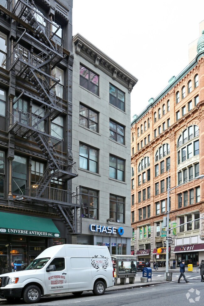 Building Photo - 835 Broadway