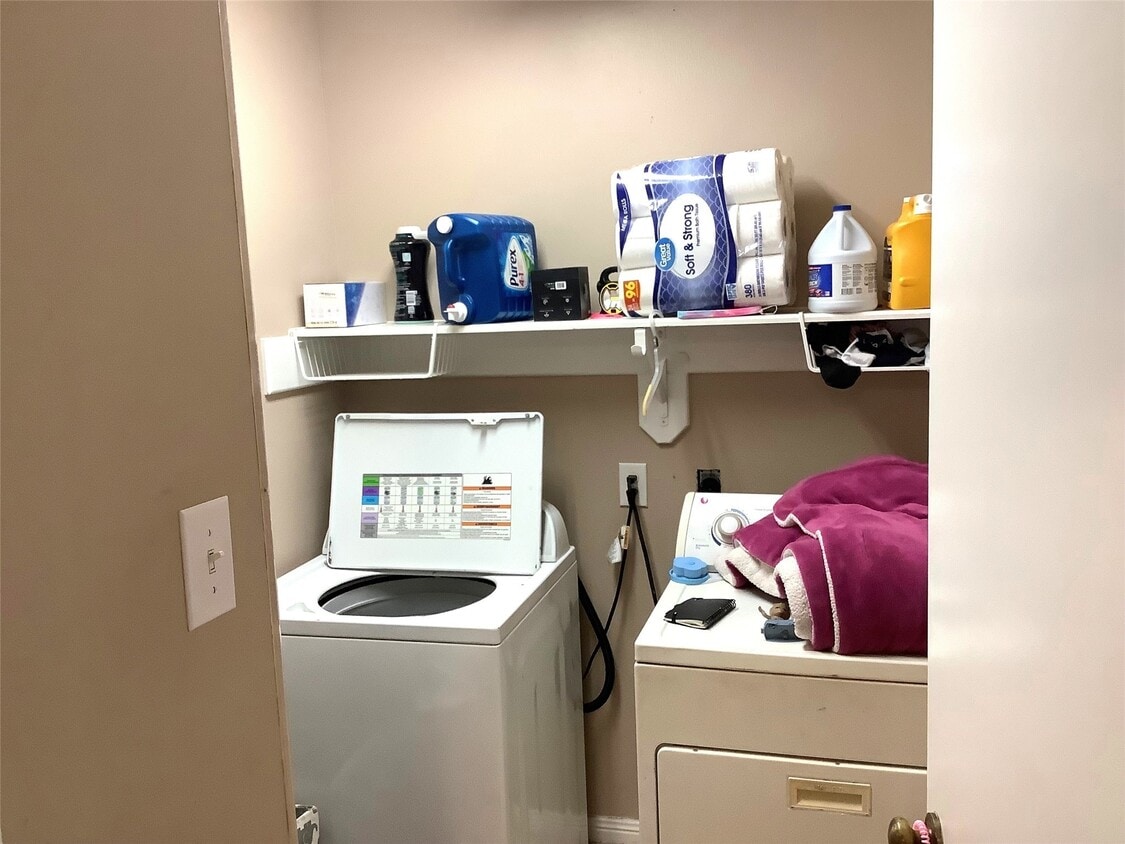 Building Photo - 4626 Stonemede Dr