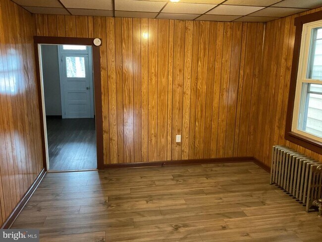 Building Photo - 221 Cherry St
