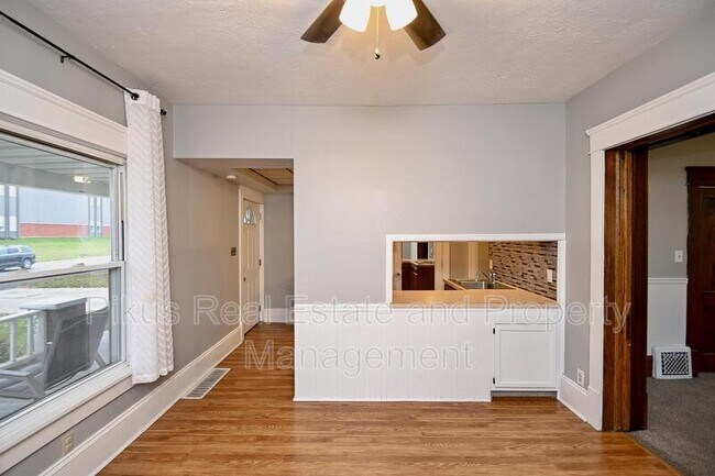 Building Photo - 389-391 Orchard Ave NE