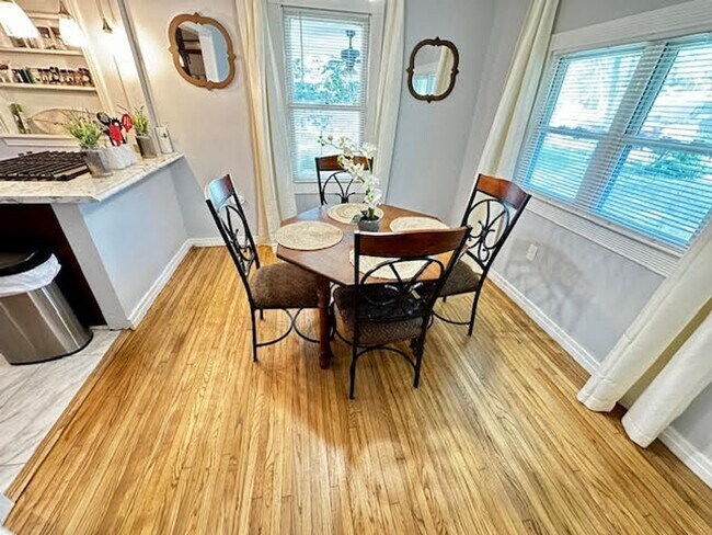 Foto del edificio - A Great, Fully Furnished Home in the Heart...