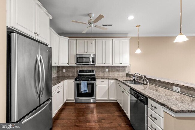 Foto del edificio - 2022 Crescent Wy