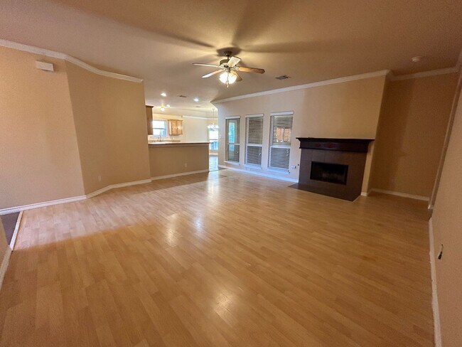 Building Photo - 4 Bedroom with Sunroom