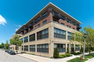 Building Photo - 1924 N Hubbard St