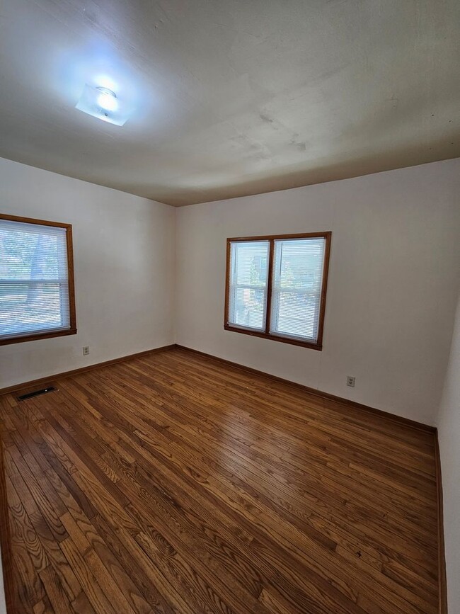 Building Photo - Spacious Home-Benton Stephens Neighborhood