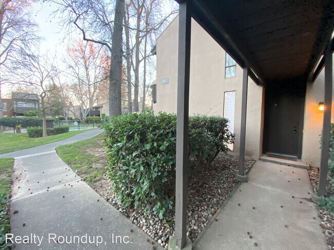 Building Photo - 1 br, 1 bath House - 861 Woodside Ln E #3